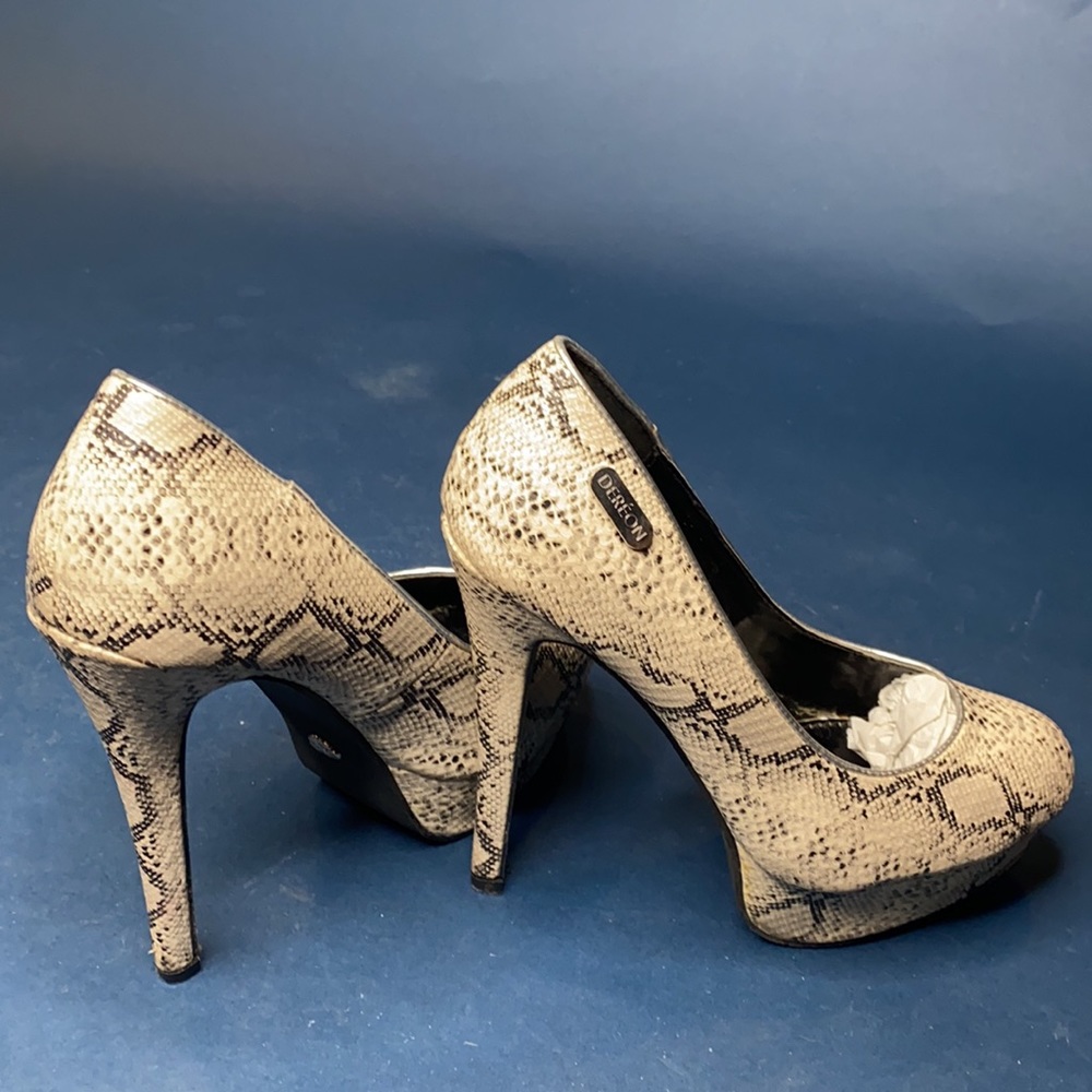 Dereon Pumps - Picture 3 of 4